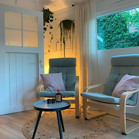 Tiny House Tussen De Grachten Sneek Exterior photo