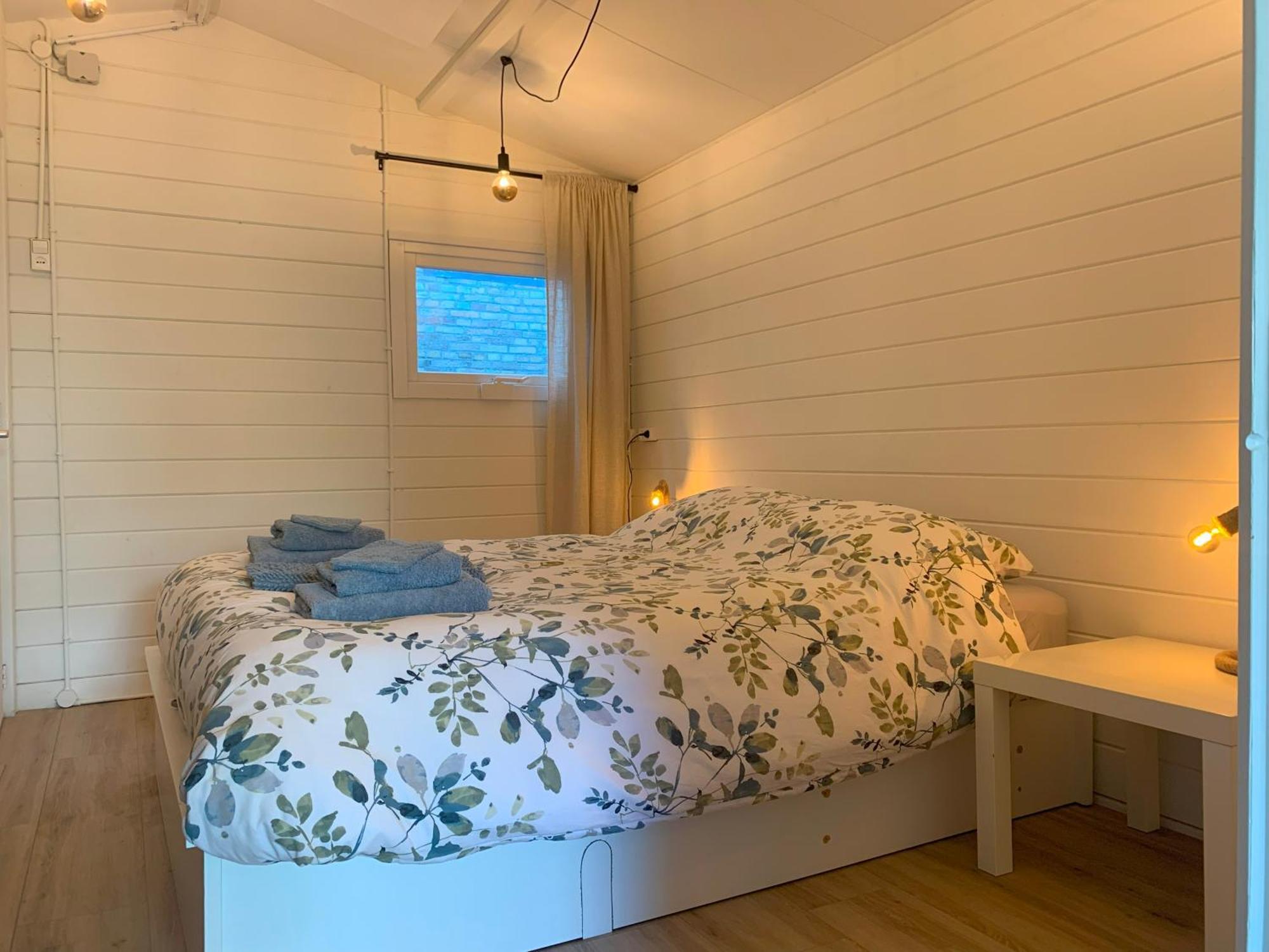 Tiny House Tussen De Grachten Sneek Exterior photo