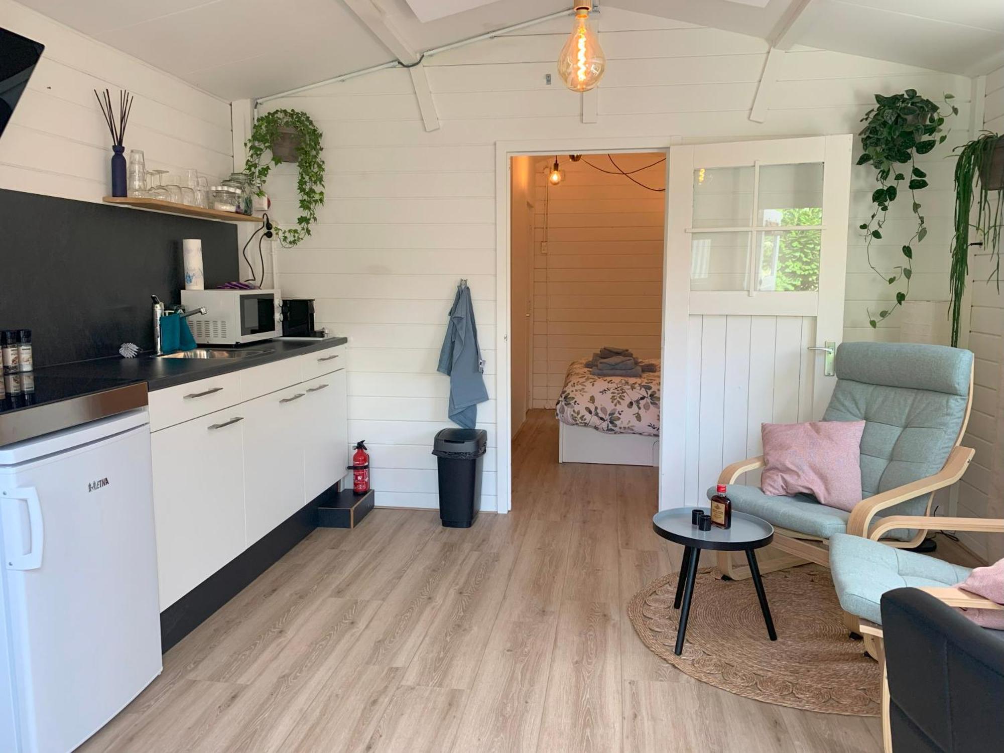 Tiny House Tussen De Grachten Sneek Exterior photo