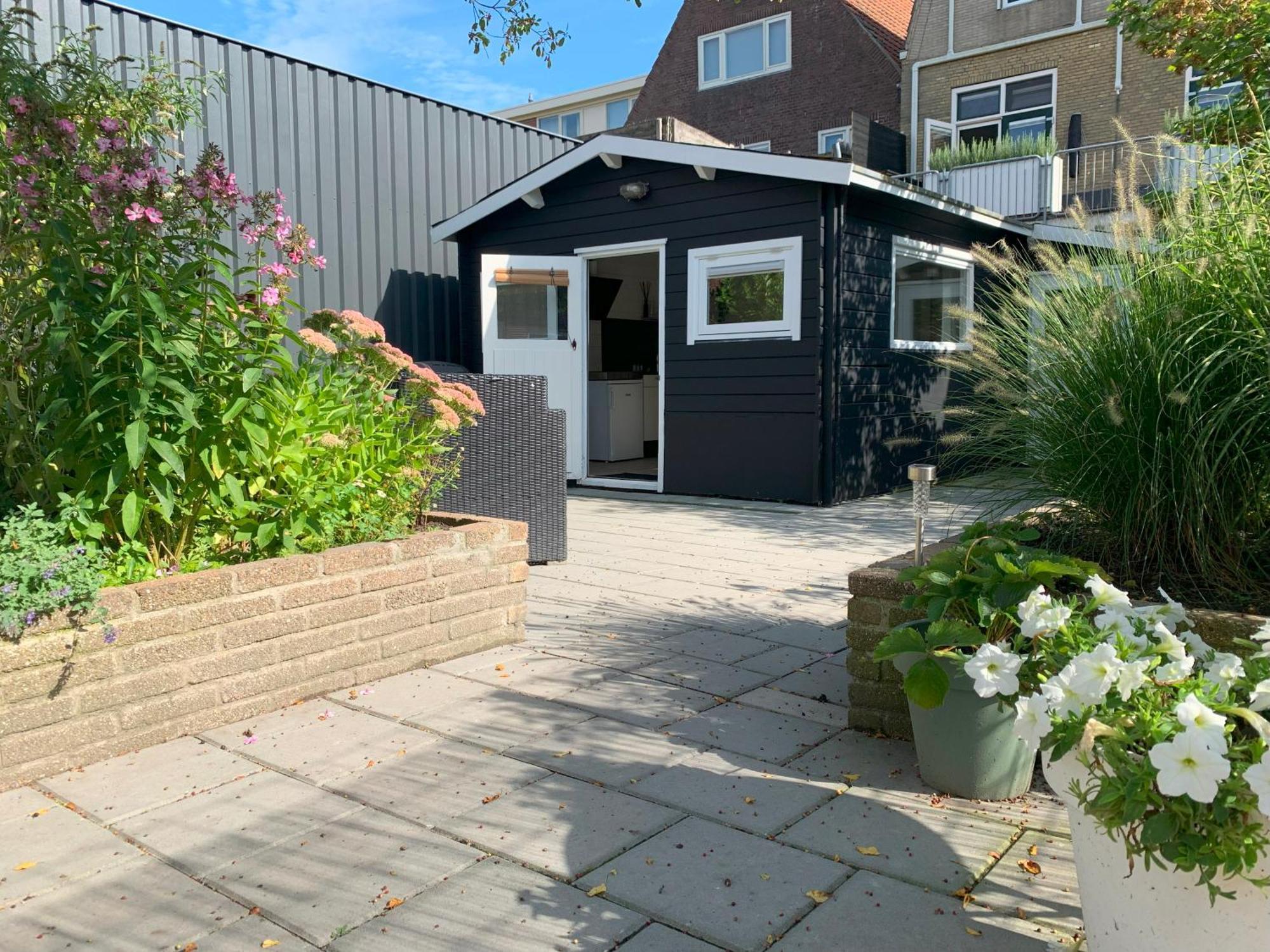 Tiny House Tussen De Grachten Sneek Exterior photo